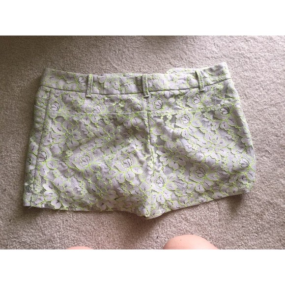 Casual Lace Shorts Medium - Picture 4 of 4